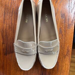 Coach Odette Nude / Tan Patent Leather Loafers NWOT size 9